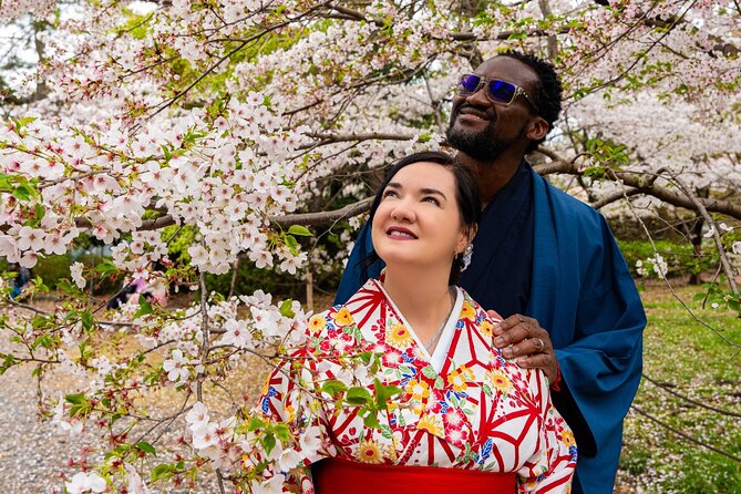 Kyoto Private Kimono Photoshoot for Couple and Solo - Entering Old Kyoto in a Normal Kimono Setup