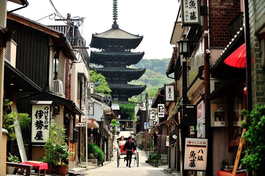 Kyoto: Private Rickshaw Tour of Gion and Higashiyama Area - Guides Who Make It Feel Personal, Even in a Small Time Window