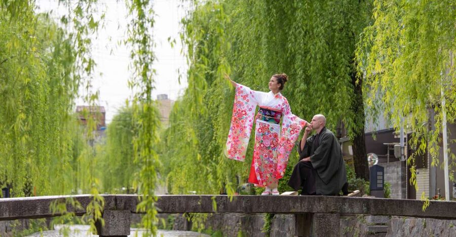 Kyoto: Private romantic photoshoot for couples - How the Photographer Guides You Through Kyoto’s Most Romantic Spots