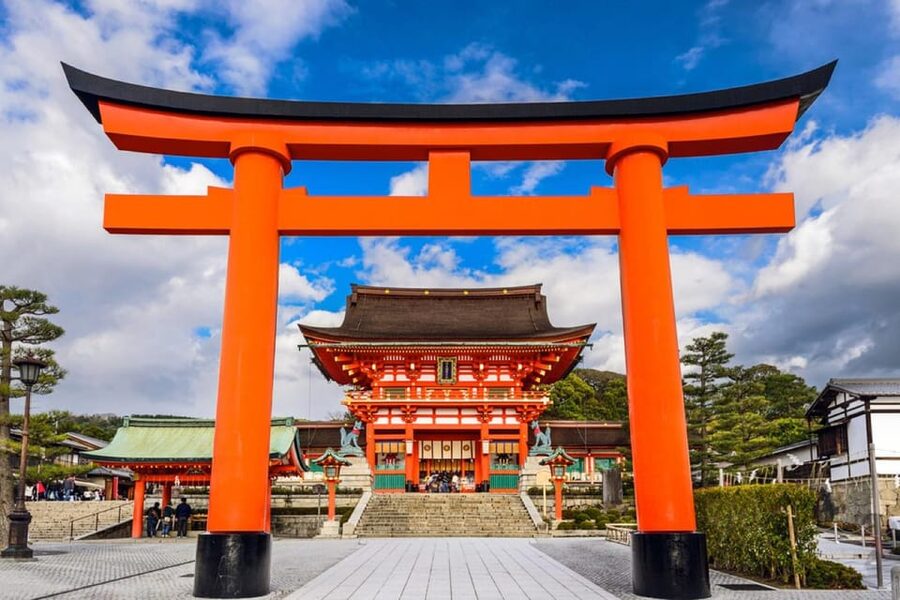 Kyoto: Private tour with Kyoto's licensed guide. Spanish - Gion with geiko and maiko, plus the old-street atmosphere
