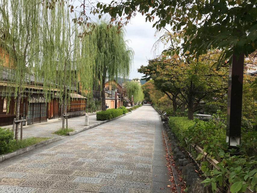 Kyoto: Private Walking Tour with Kiyomizu Temple & Gion - Kiyomizu Temple: gates, inside the hall, and the observatory view