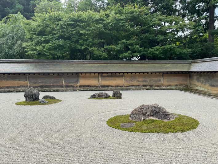 Kyoto: Ryōan-ji, Greatest Zen Garden Guided Tour in 90 Min. - Meeting at 龍安寺山門, finding your guide fast
