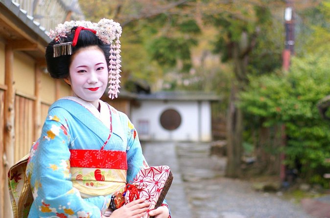 Kyoto’s Higashiyama: Tradition, Art & Religion Tour - Gion Streets and Geisha District Atmosphere (Without Acting Like a Tourist Trap)