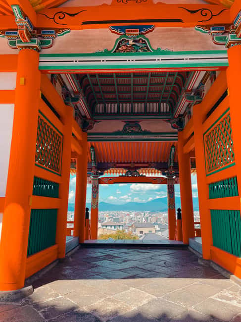 Kyoto's Soul: Gion & Kiyomizudera Historical Walking Tour - The descent: shopping streets, sake sampling, and regional flavors