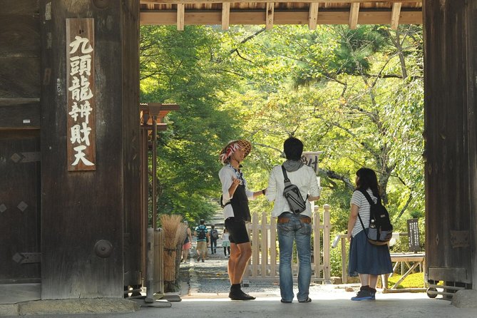 Kyoto Sagano Insider: Rickshaw and Walking Tour - Between Stops: Shrine Groves, Townhouses, and an Old Pilgrim Path