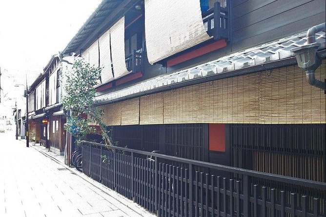 Kyoto Samurai and Geisha Town Private Walking Tour - How the Guide Makes It Feel Like Kyoto, Not a Checklist