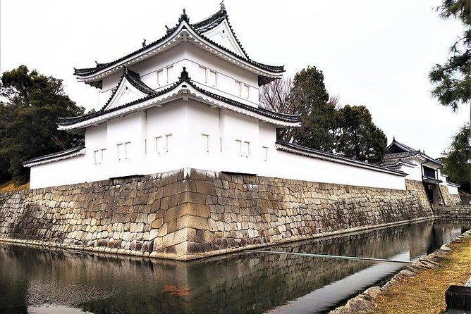 Kyoto Samurai and Geisha Town Private Walking Tour - Getting Around: Kyoto Station Start, Public Transit, and Walk Comfort