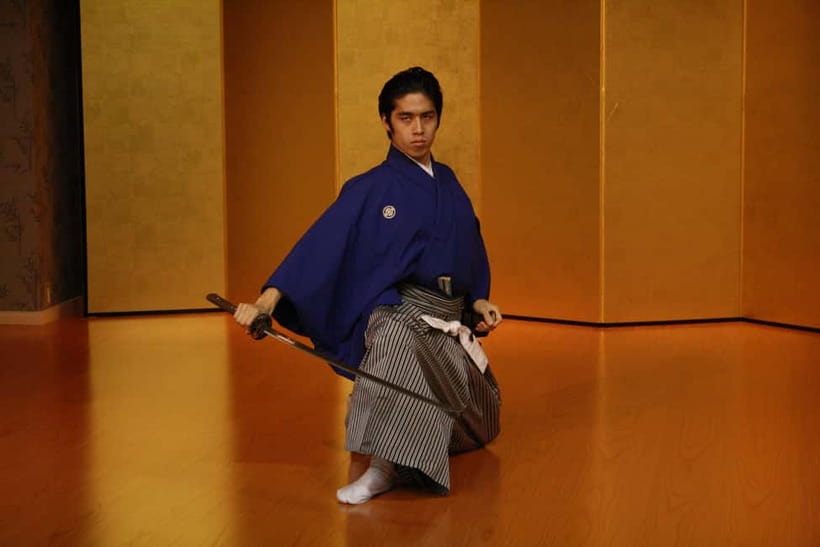 Kyoto: Samurai Kenbu Traditional Sword Dancing Show - The samurai responsibility lesson: why carrying a sword is not casual