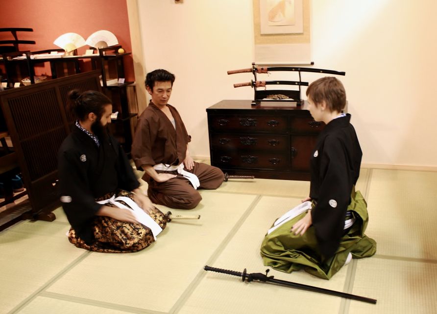 Kyoto: Samurai Sword Class by Experts in Traditional Arts - Photo session and completion certificate, your easy souvenir plan