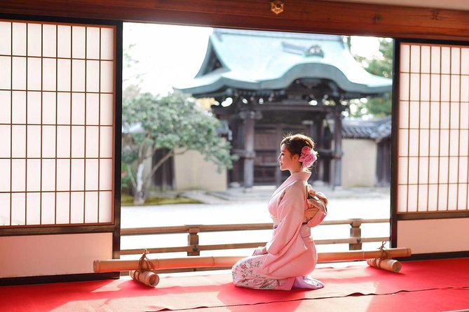 [Kyoto Street Shot] Recording every wonderful moment of travel with shutter (free kimono experience) - What you’re really buying: a kimono makeover plus a photographer-led walk