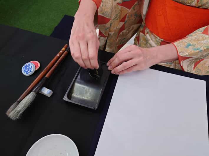 Kyoto: Sumi Ink and Brush Calligraphy Experience - Key things to know before you go