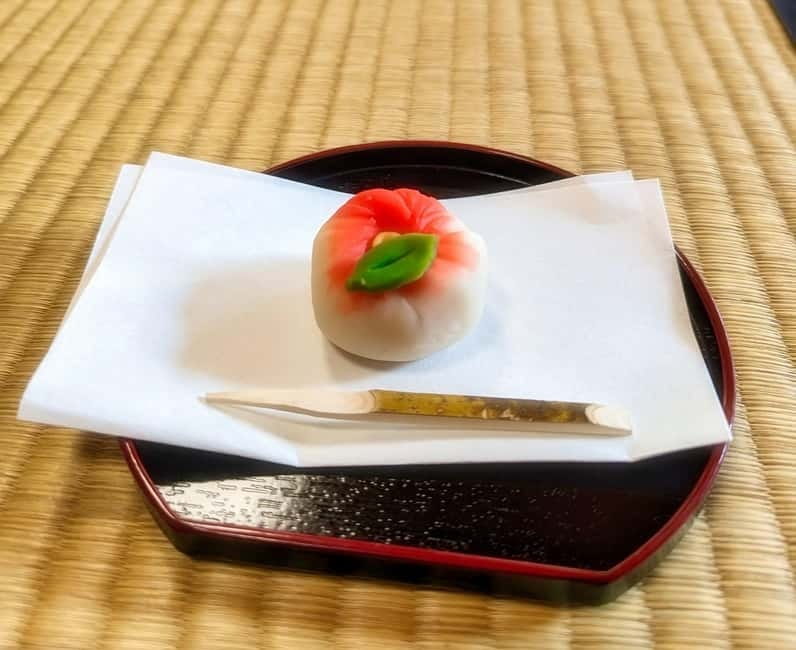 Kyoto: Tea Ceremony in a Traditional Tea House in Kiyomizu - Watch first, then brew: matcha hands-on without the guesswork