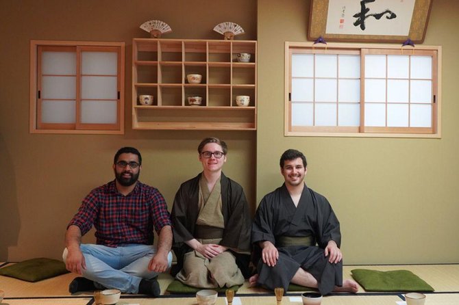 Kyoto Tea Ceremony & Kiyomizu-dera Temple Walking Tour - Meeting at Yasaka Shrine, then getting your bearings fast