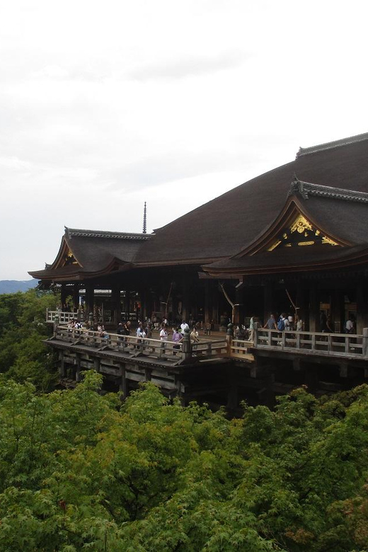 KYOTO: Tempio Kiyomizu Pagode Gion “Geisya” (Guida Italiana) - Gion visit and the Kyoto Minami-za pass-by