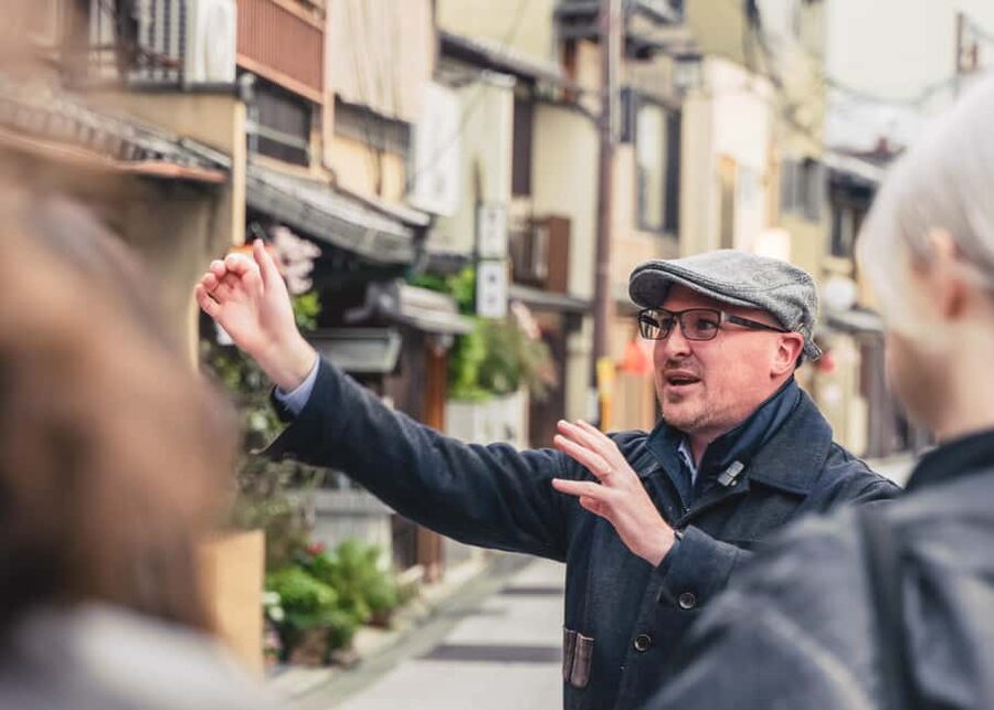 Kyoto: The Geisha Districts of Kyoto Walking Tour - Ninenzaka and Yasaka Shrine: old-street Kyoto with a purpose