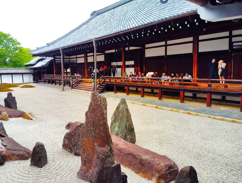 Kyoto: Tofuku-ji Temple and Komyo-in Guided Walking Tour - Tsutenkyo Bridge: a wooden corridor over the Sengyokukan ravine