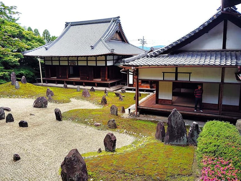 Kyoto: Tofuku-ji Temple and Komyo-in Guided Walking Tour - Timing, walking comfort, and garden etiquette that will keep you stress-free