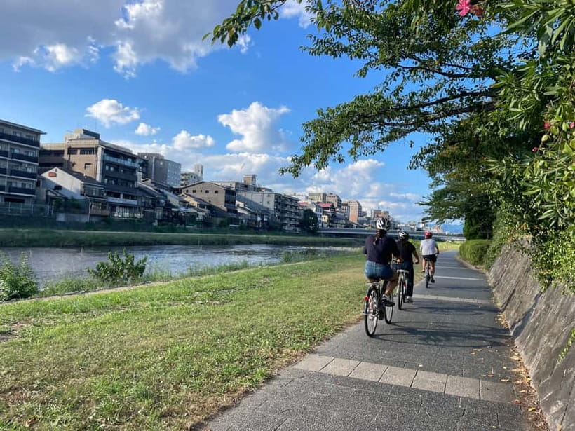 Kyoto : True Kyoto Avoid the crowds E-Bike Tour - The pace: not strenuous riding in a city that is flat