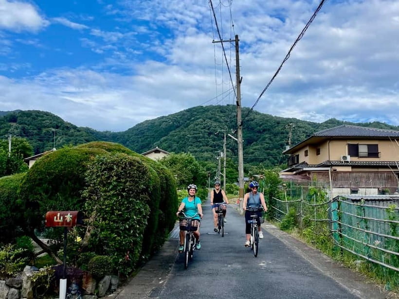 Kyoto : True Kyoto Avoid the crowds E-Bike Tour - Group comfort and who should book this Kyoto e-bike tour