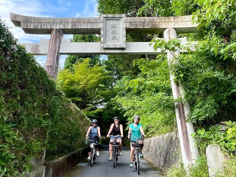 Kyoto : True Kyoto Avoid the crowds E-Bike Tour - Starting at Raku-chari Sanjo and getting comfortable fast