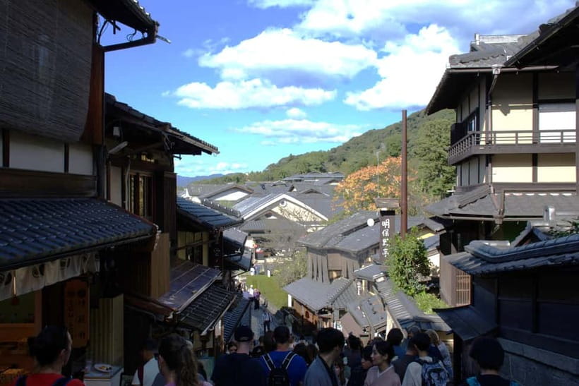 Kyoto: Walking tour Kiyomizu, Geisha District with a Local - Geisha Culture in Plain Talk: What You Learn Beyond the Signboards