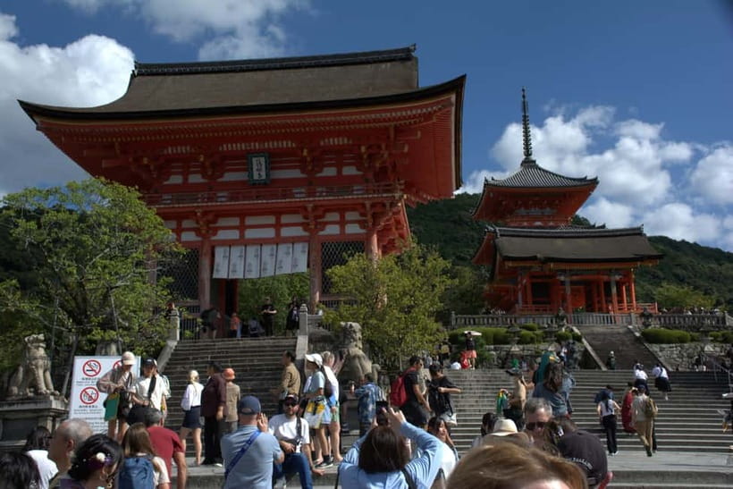 Kyoto: Walking tour Kiyomizu, Geisha District with a Local - Q&A at Each Location: Why This Beats Passive Tours