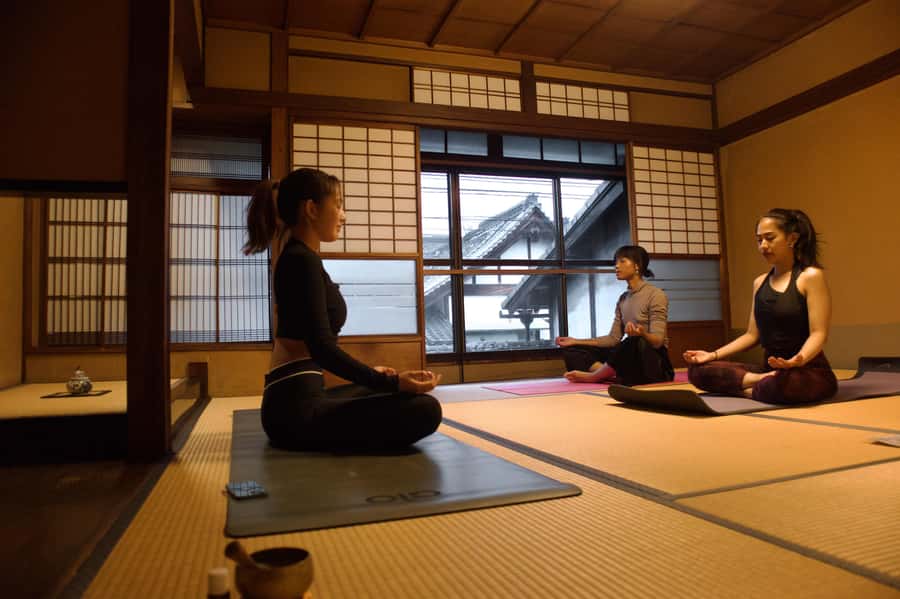 Kyoto: Yoga Class by Kamo river - Finding the Meeting Spot Near Sanjo Ohashi Bridge