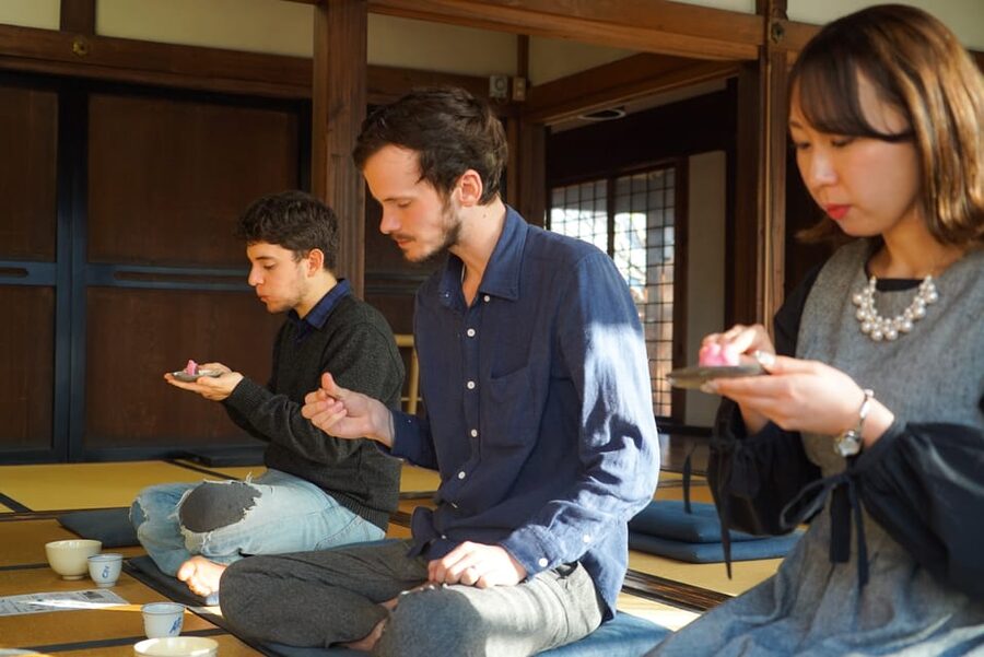 Kyoto: Zen Meditation and Garden Tour at a Temple with Lunch - Timing and what to pack for a zazen-friendly Kyoto