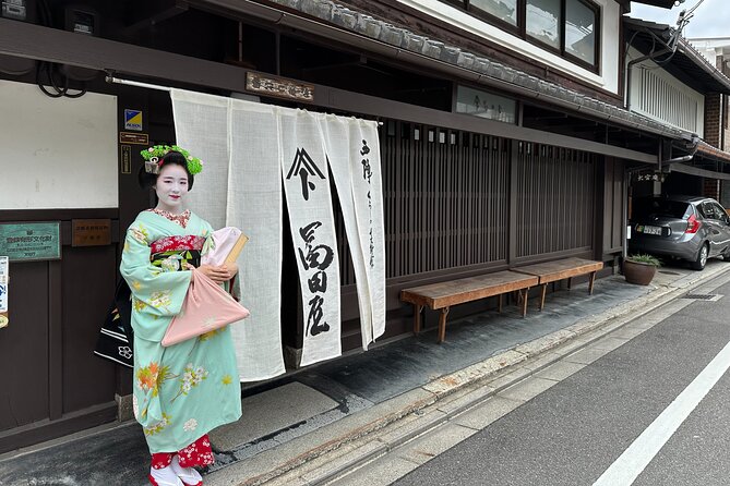 Maiko Happy Hour ! - The happy hour part: games, conversation, and interpreter Sai