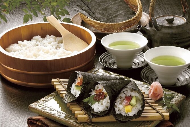 Making Hand Rolled Sushi with the Okami - Key things that make this Kyoto sushi class work