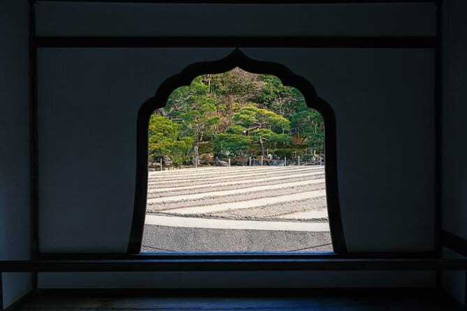 Nanzenji, Eikando, and Ginkakuji Autumn Private Tour in Kyoto - Tenjuan Garden: the calm break inside Nanzenji