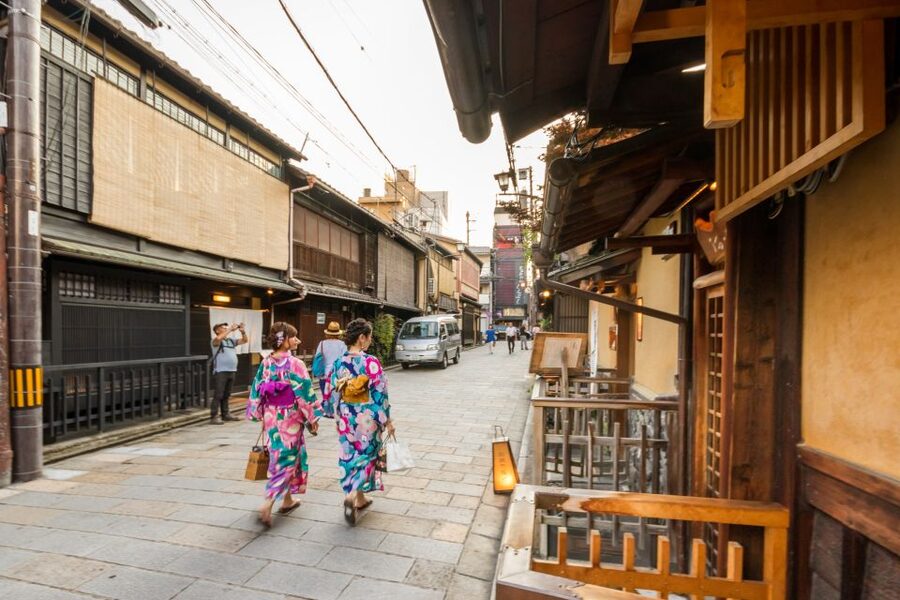 Night Walk in Gion: Kyoto's Geisha District - Where the Night Walk Starts: Gion Omoide Museum and Izutsu Yatsuhashi