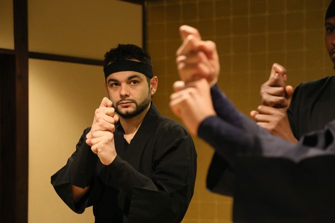 Ninja 2-hour Hands-on Lesson by Japanese master in Kyoto -Medium - Ninja Clothing Rental and the Photo-Ready Moment