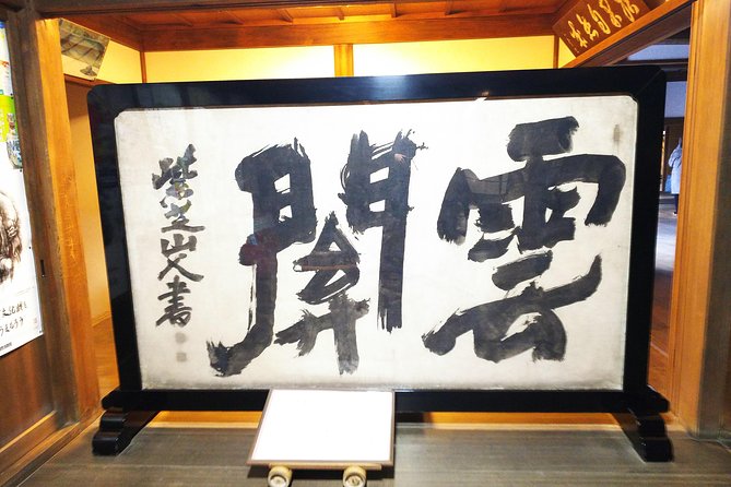 One-Day Walking Tour : Enjoy Kyoto to the fullest! - Stop 4: Fushimi Inari-taisha, torii gates and how to enjoy the “tunnel” feel