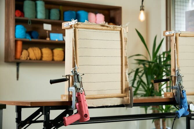 Original rugs handmade in Kyoto - Choosing threads: your biggest creative decision