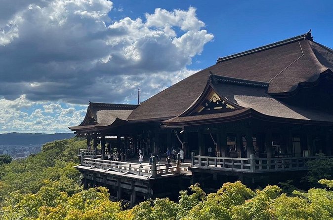 Private Custom Tour of Kiyomizu & Yasaka—by Young Local Guides - Hōkan-ji (Yasaka Pagoda): a quick stop with Kyoto street texture