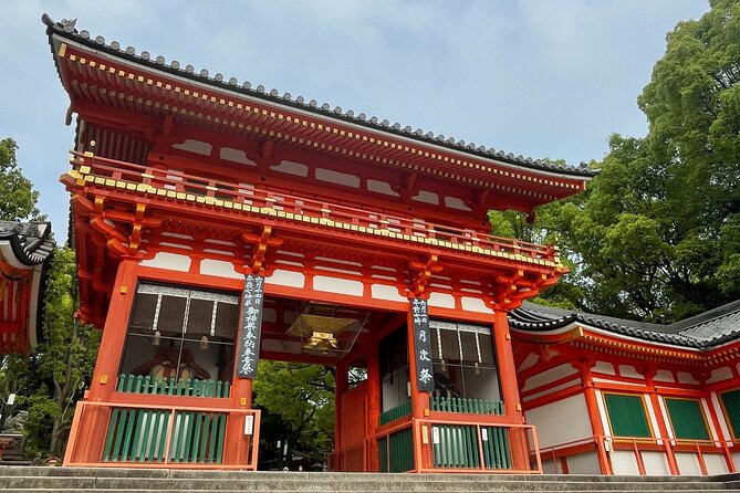 Private Custom Tour of Kiyomizu & Yasaka—by Young Local Guides - Yasaka Shrine: lanterns, the red gate, and the Gion edge mood