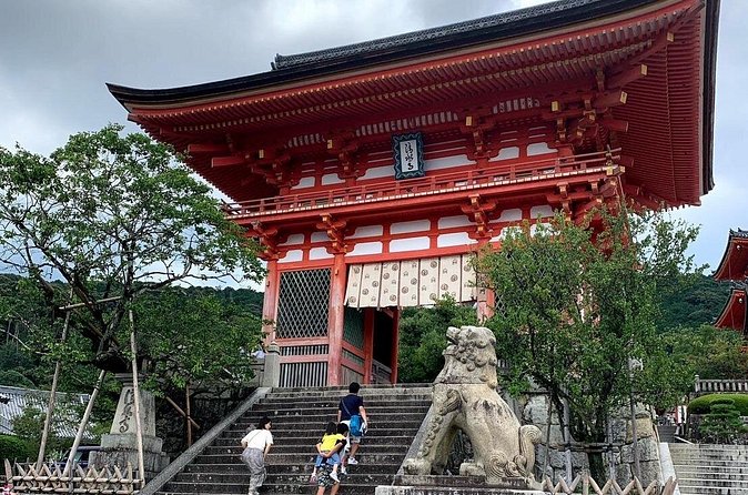 Private Custom Tour of Kiyomizu & Yasaka—by Young Local Guides - What to expect from the pacing (and how to get the best photos)