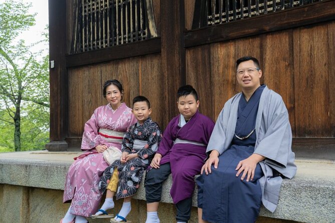 Private Customized Tour with Local Guide In Kyoto - Gion on foot: machiya streets, tea houses, and Yasaka Shrine vibes