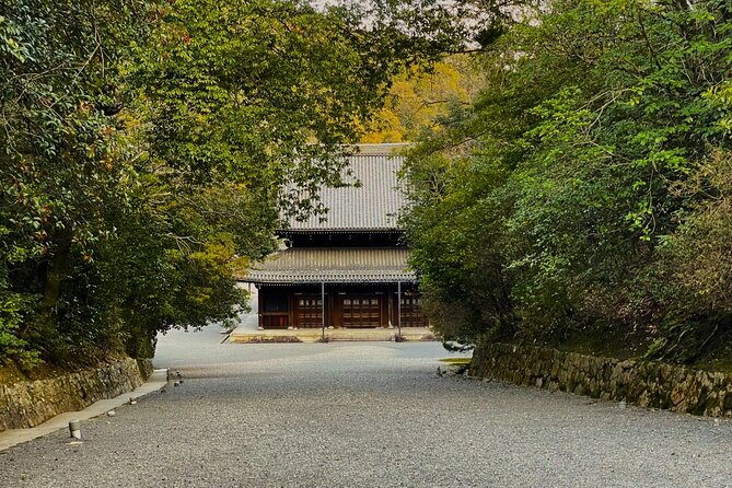 Private Fushimi Red Gates & Secret Bamboo Mountain Trekking Tour - Sennyuji Temple: imperial ties and film-set credentials