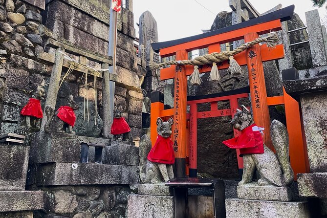 Private Fushimi Red Gates & Secret Bamboo Mountain Trekking Tour - Fushimi Inari-taisha: the classic torii start, with a quieter goal