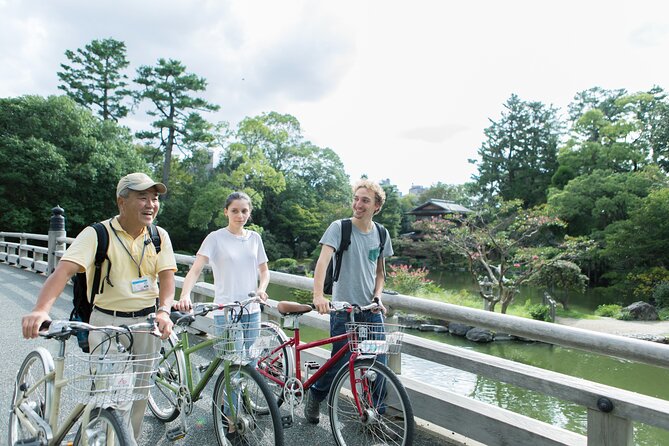 Private Kyoto Back Street Cycling Tour w. ENG-Speaking Guide - Gion Stop: Quick Old-Street Atmosphere and a Real Chance at Maiko