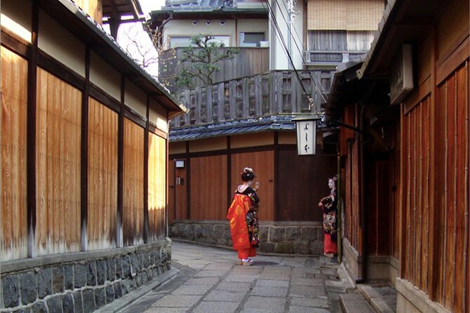 Private Kyoto Geisha Districts Walking Tour - Pontocho in a nutshell: a narrow lane between river and street