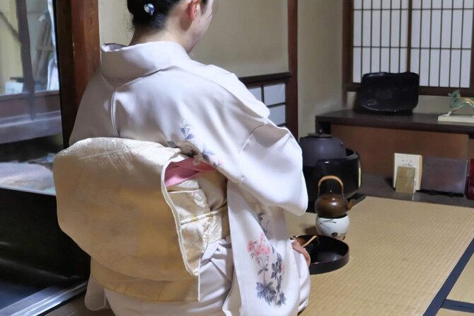 Private Morning Meditation at Kyoto - Shakyo sutra copying: using your hands to quiet your mind