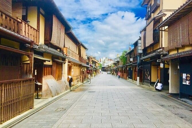 Private Walking Tour in the Arashiyama Bamboo Forest with Guide - Iwatayama Monkey Park hike: the fun payoff at the top