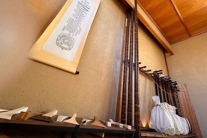 Shamisen Experience in Kyoto 【Private】 - First Steps: Tuning, Seating, and Posture