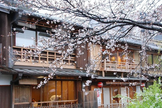 Shared Departure Transfer : Kyoto City to Kansai International Airport - The ride to KIX: direct, air-conditioned, and timed for reality