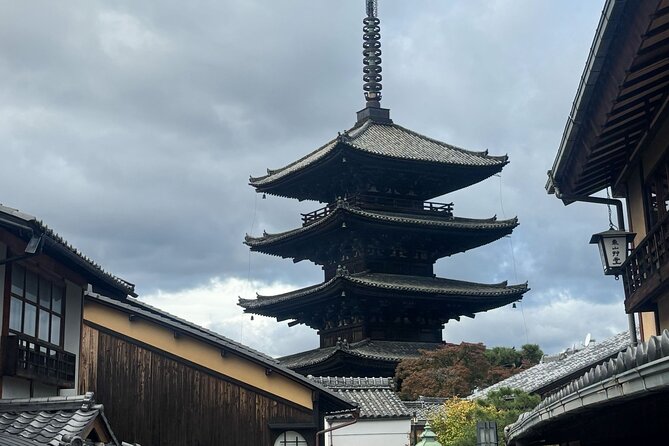 Silent Beauty of Kyoto Zen Walk and Tea Experience - Kodai-ji Zen Garden: Raked Gravel and Seasonal Color