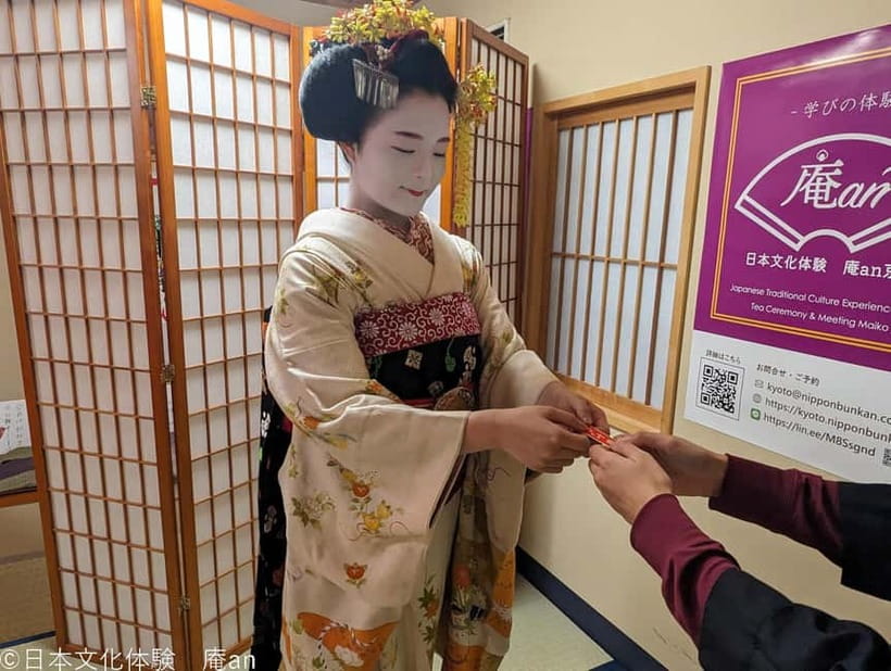 Simple Plan with Maiko - Tea ceremony demonstration: watching grace, not learning recipes