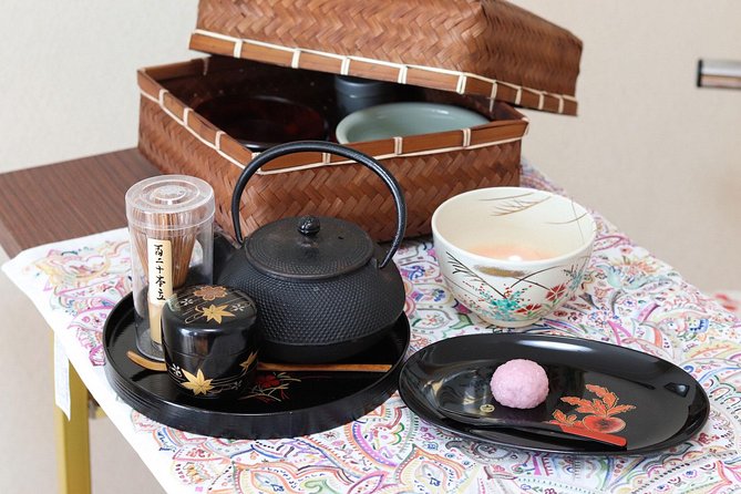 Sushi or Traditional Japanese Cuisine in a Kyoto Home with Emika - Kyoto in Nishikyo Ward: Meeting Emika in a Real Neighborhood Home